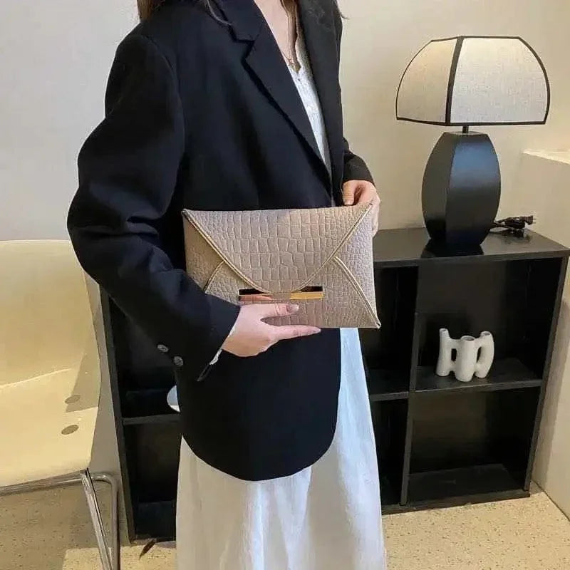 Statement piece clutch - Accessorizmee