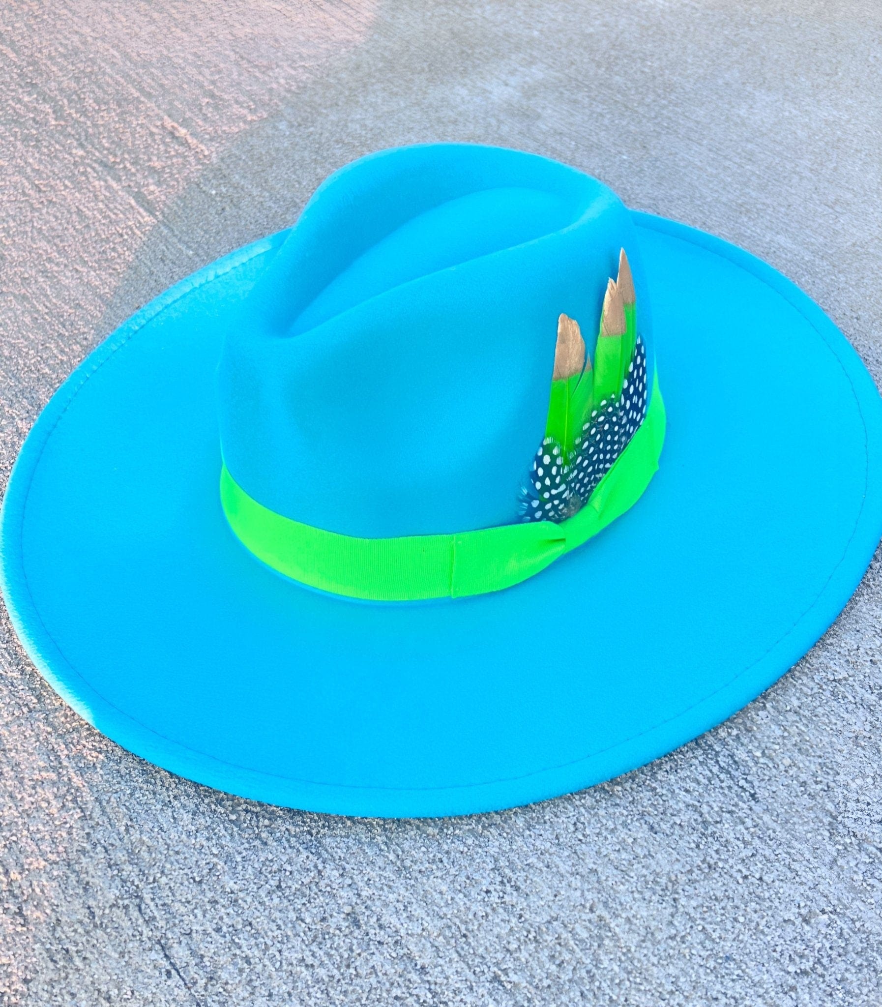 Accessorizmee Bow Tie Fedora in Apple Crisp 
