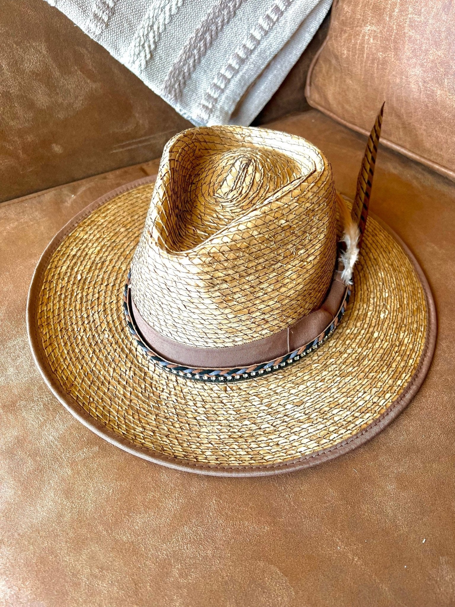 Feather Fly Luxury Straw Fedora - Accessorizmee
